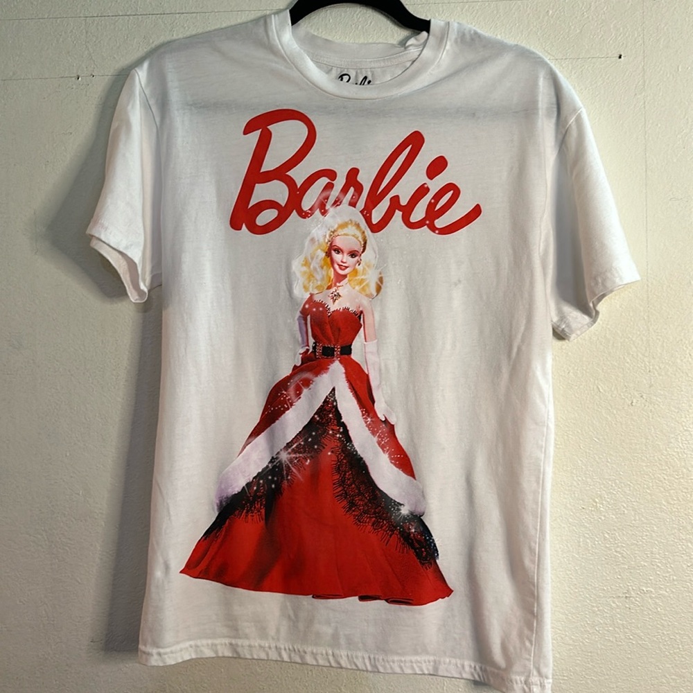 Beautiful unique, Barbie T-shirt featuring 2007 Holiday Barbie - Picture 1 of 4